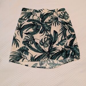 Women’s Tropical Leaf Print Mini Skirt - White & Green